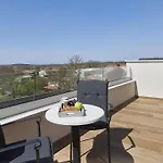 Grgo By 4*