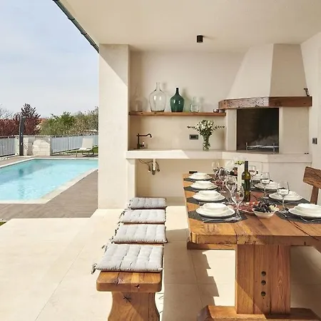 Grgo By 4* Tinjan