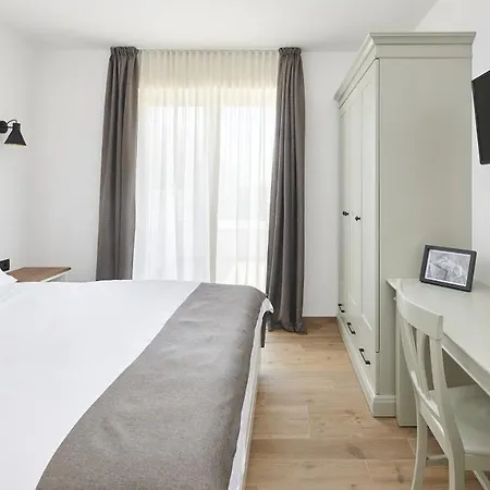 Grgo By 4* Tinjan