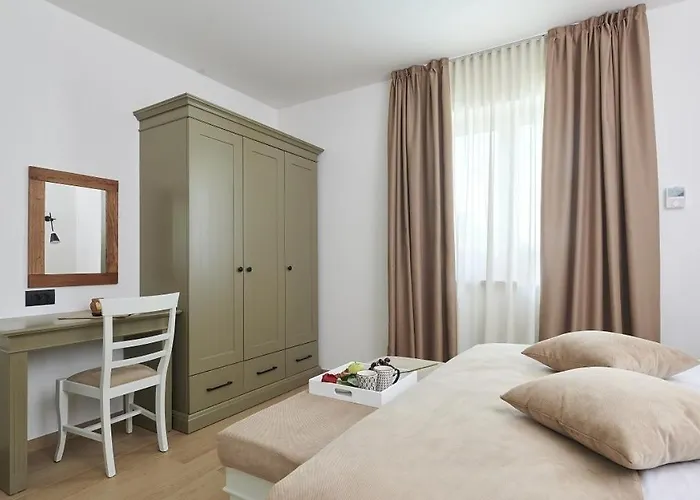 Guest house Grgo By 4*